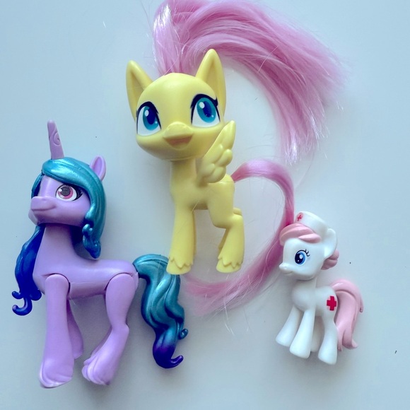 My Little Pony Fluttershy, Izzy Moonbow & Nurse Redheart - Picture 1 of 6
